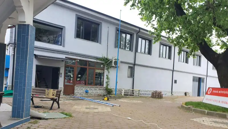 Tabela Takarken 3 Metre Yükseklikten Düşen İşçi Yaşama Tutundu