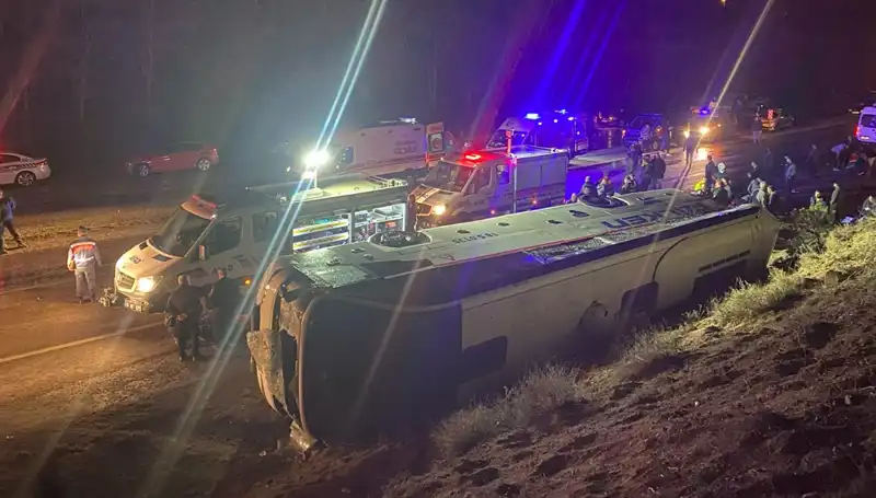 İşçi Servisi Şarampole Devrildi: 23 Yaralı, Bütün Detaylar Burada!