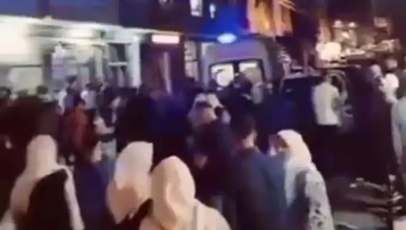 Genç Kız Balkondan Düşerek Ağır Yaralandı: Aile İçin Korkunç Anlar
