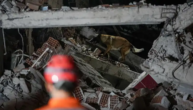 Sındırgı'da Şiddetli Depremin Ardından Artçı Şoklar Devam Ediyor