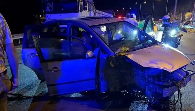 Otomobil Bariyere Çarpınca Feci Kaza: 1 Ölü, 3 Yaralı