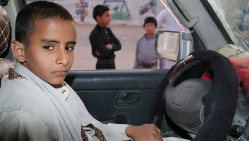 Yemen’in Çocuk Şoförleri: Savaşın Gölgesinde Hayatta Kalma Mücadelesi