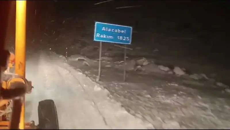 Antalya Kışa Hazırlanıyor: Şehirdeki Kar Sürprizi Herkesi Şaşırttı!