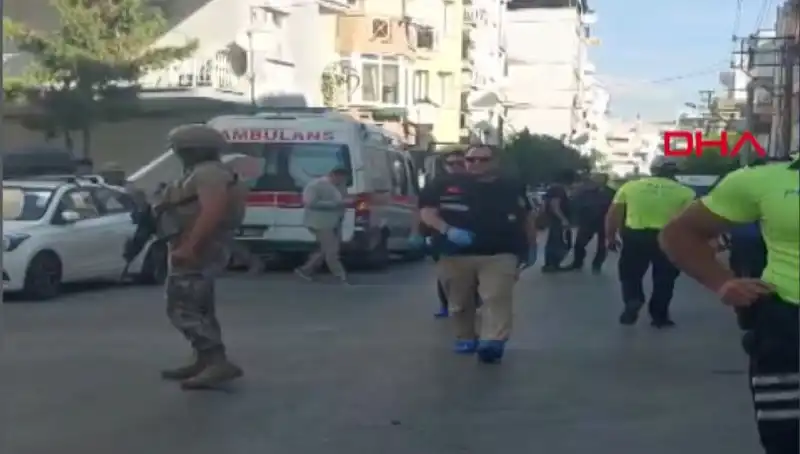 İzmir Karakoluna Yapılan Silahlı Saldırıda İki Şehit, Bir Yaralı!
