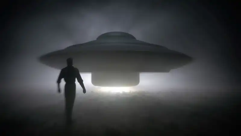 UFO Uzmanı Şok Uyarıda Bulundu: "Uzaylılar Masum İnsanları Hedef Alıyor!"