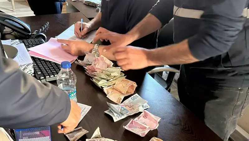 Antalya'da Dilenci Operasyonunda Şaşırtan Bulgu: 19 Bin Lira Ele Geçirildi