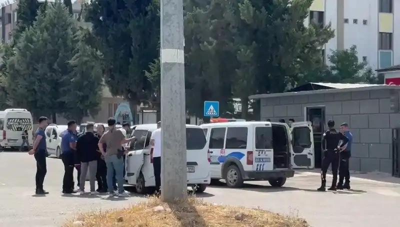 Adliye Önünde Gerilim: İki Aile Arasında Çıkan Kavgada 5 Yaralı, 7 Gözaltı!