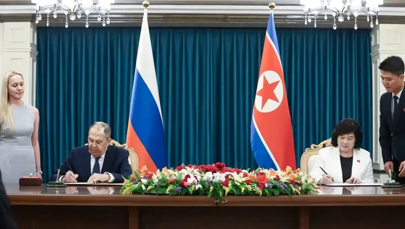 Rusya Ve Kuzey Kore Arasındaki Zirve: Lavrov'un Önemli Temasları