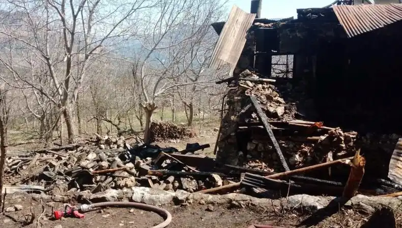 Karaman’da Müstakil Evde Yangın: Bir Ölü, Bir Yaralı Olayı Neden Oldu?