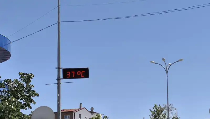 Sıcak Hava Dalgası: Termometreler Bir İlçede 38 Dereceyi Gördü